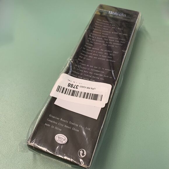 NEW in Box Flat & Round Foundation Brush Soft Bristles Makeup Tool - Picture 4 of 4